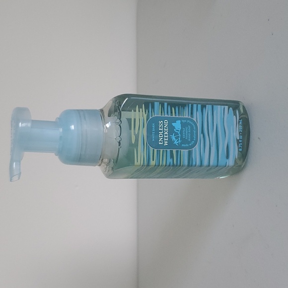 Bath & Body Works Other - Bath and Body works Endless Weekend foaming hand soap